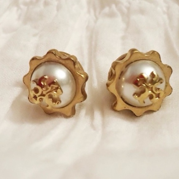 Tory Burch Jewelry - NEW Tory Burch Pearl Stud Earrings Logo Gold